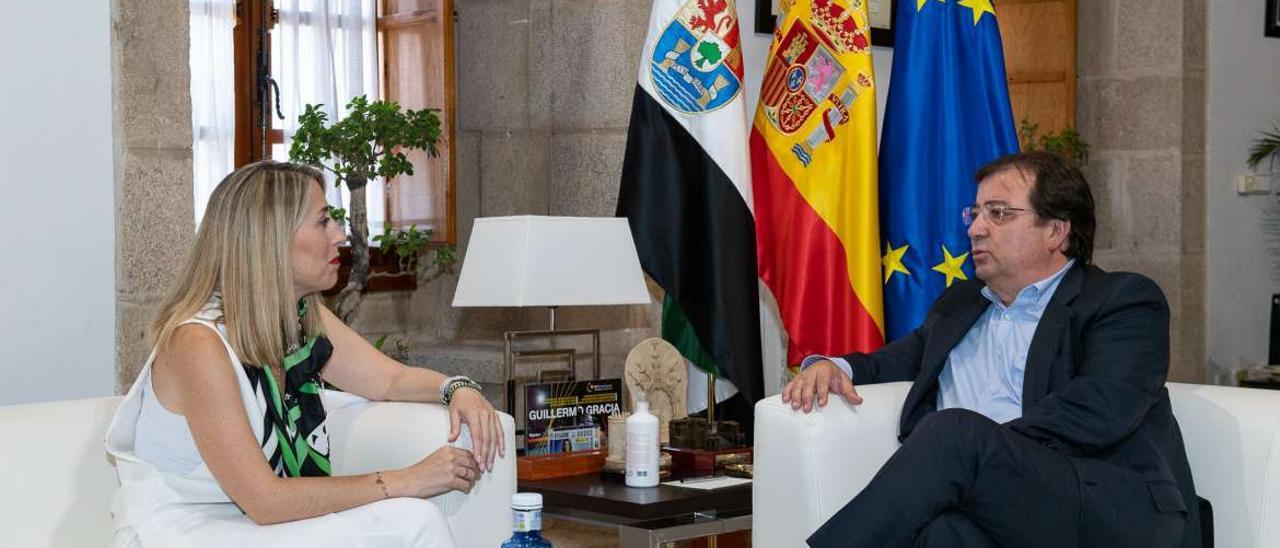 María Guardiola y Guillermo Fernández Vara el jueves pasado el Presidencia de la Junta.