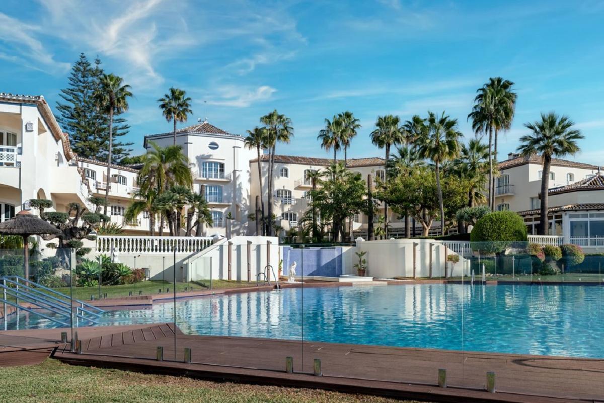 El hotel Las Dunas de Estepona reabre sus puertas gestionado por ACHM Hotels by Marriot.