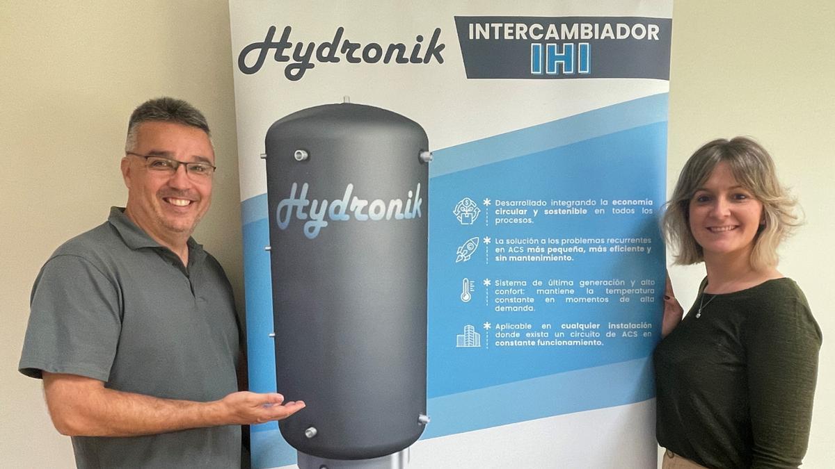 José Raúl Martínez, CEO de Hydronik y Raquel Gómez, responsable de marketing.