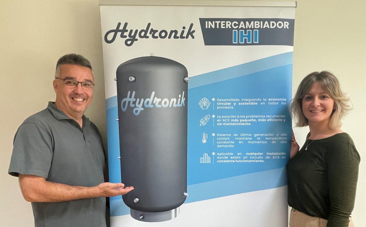 José Raúl Martínez, CEO de Hydronik y Raquel Gómez, responsable de marketing.
