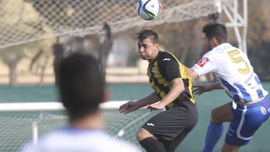 Un lance del Paterna-Crevillente Deportivo.