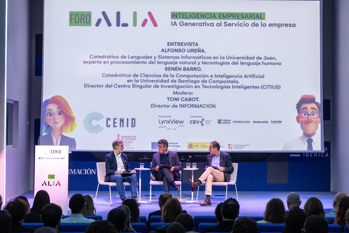 Senén Barro, Toni Cabot y Alfonso Ureña, durante el debate en el Club INFORMACIÓN.