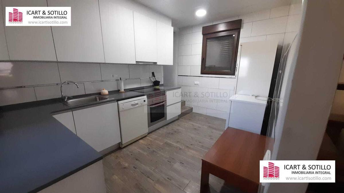 Galería de imágenes: Casa con piscina en venta en Vinaròs: una propiedad urbana con gran parcela y descuento de 15.000 euros