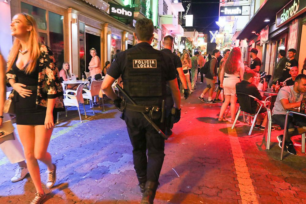 Una noche con la Policía en el West End en Sant Antoni (Ibiza)