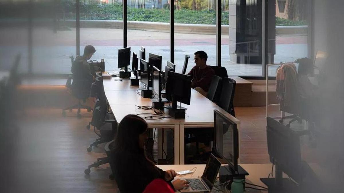 Catalunya genera més riquesa, però aquesta amb prou feines arriba a la classe mitjana