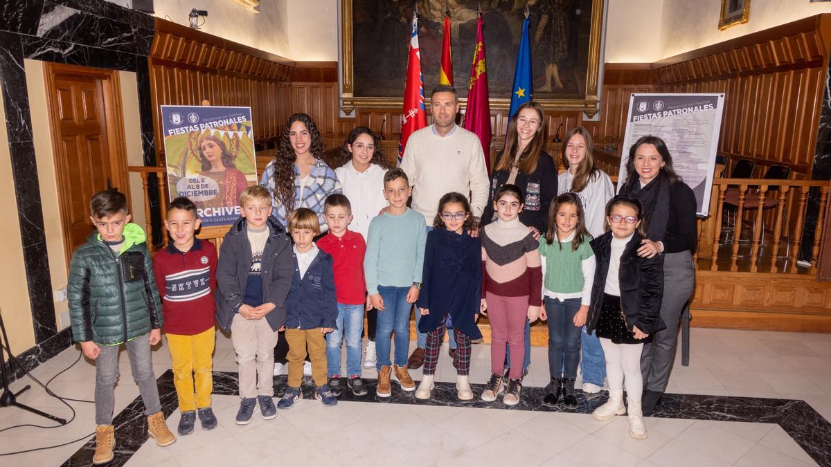 El alcalde José francisco García y la edil de Fiestas en Pedanías, Laura Sánchez, junto a la comitiva de Archivel