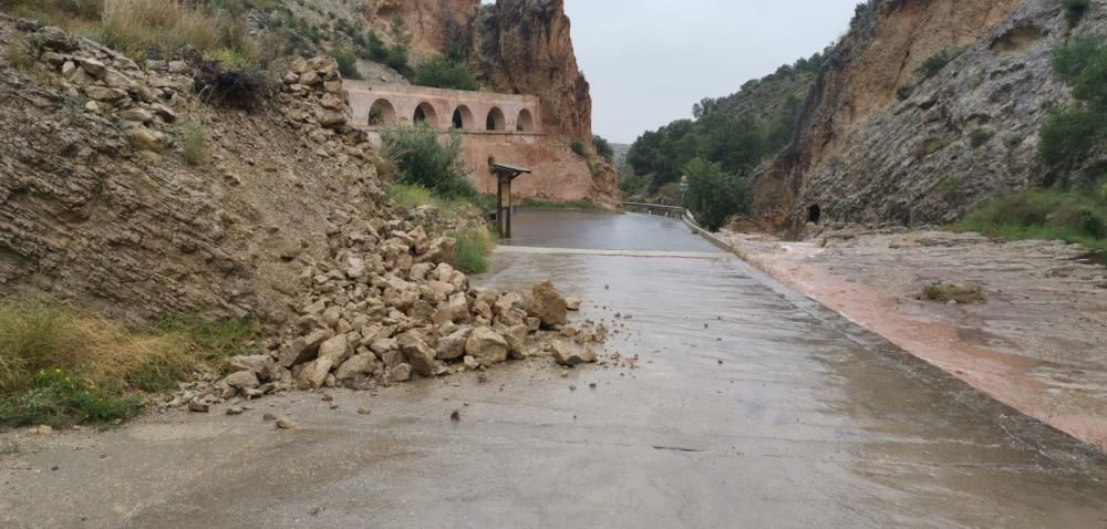 La lluvia deja 50 litros en Elche y provoca derrum