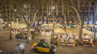 La subida de tasas de terrazas en la Rambla equivale a dos cafés más por mesa y día