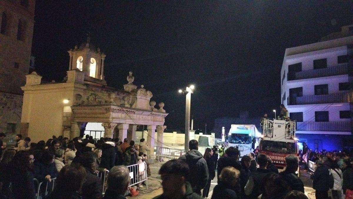 Destrozos en el Hornito de Mérida al paso de una carroza de la Cabalgata de Reyes Destrozos en el Hornito de Mérida al paso de una carroza de la Cabalgata de Reyes