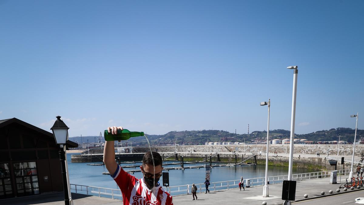 Ambiente de derbi en Gijón