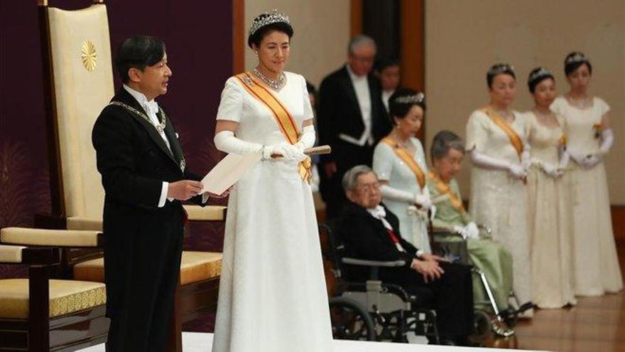 Naruhito promete seguir los pasos de su padre