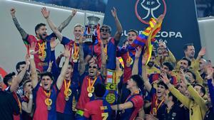 El Barça golea 2-5 al Madrid en la final de la Supercopa