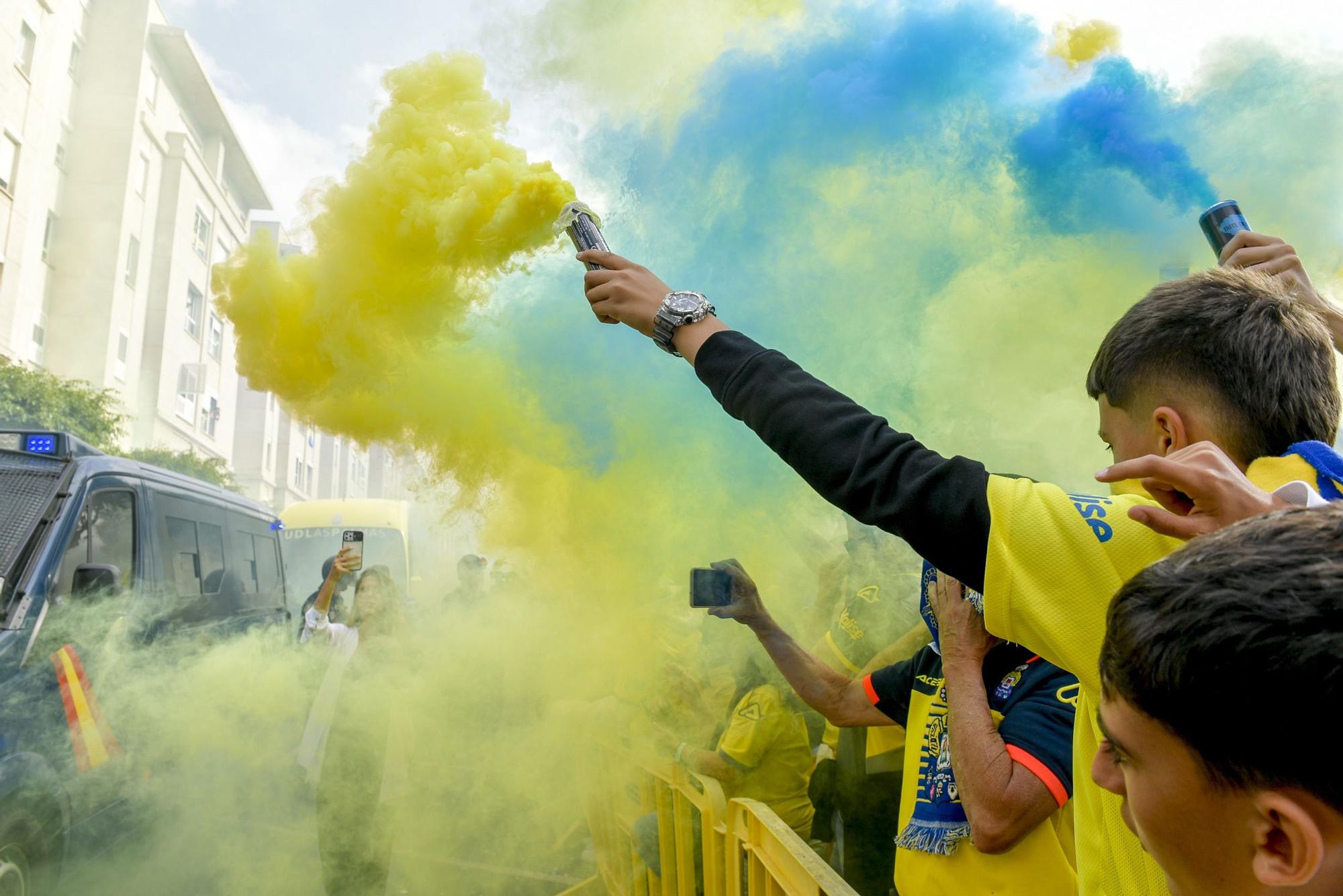 La afición recibe a la guagua de la UD Las Palmas en Fondos de Segura