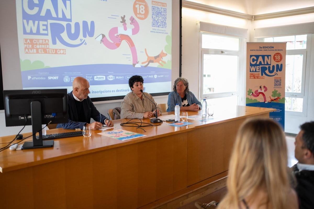 El director general de Prensa Ibérica, la alcaldesa de Santa Coloma y la portavoz de Veu Animal presentan la 'Can We Run 2025'.