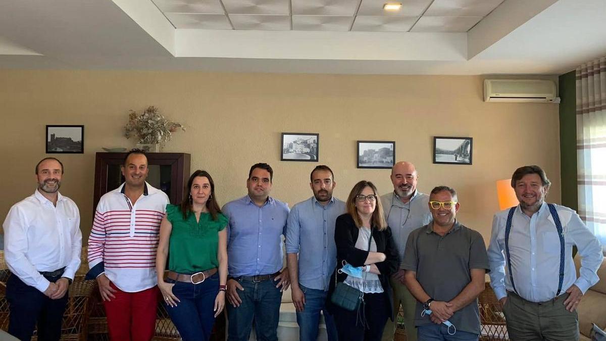 Parte de la directiva anterior del Círculo Empresarial Placentino.