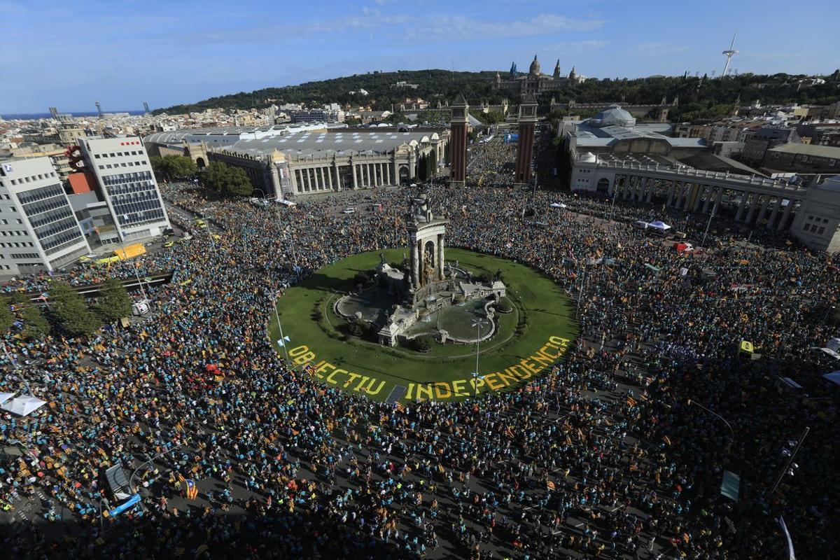 Vista de la manifestación de la Diada en la plaza de Espanya, en Barcelona.