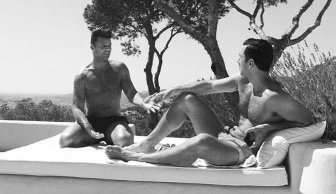 Ricky Martin, con su pareja, antes de iniciar su gira española "One Worl Tour"