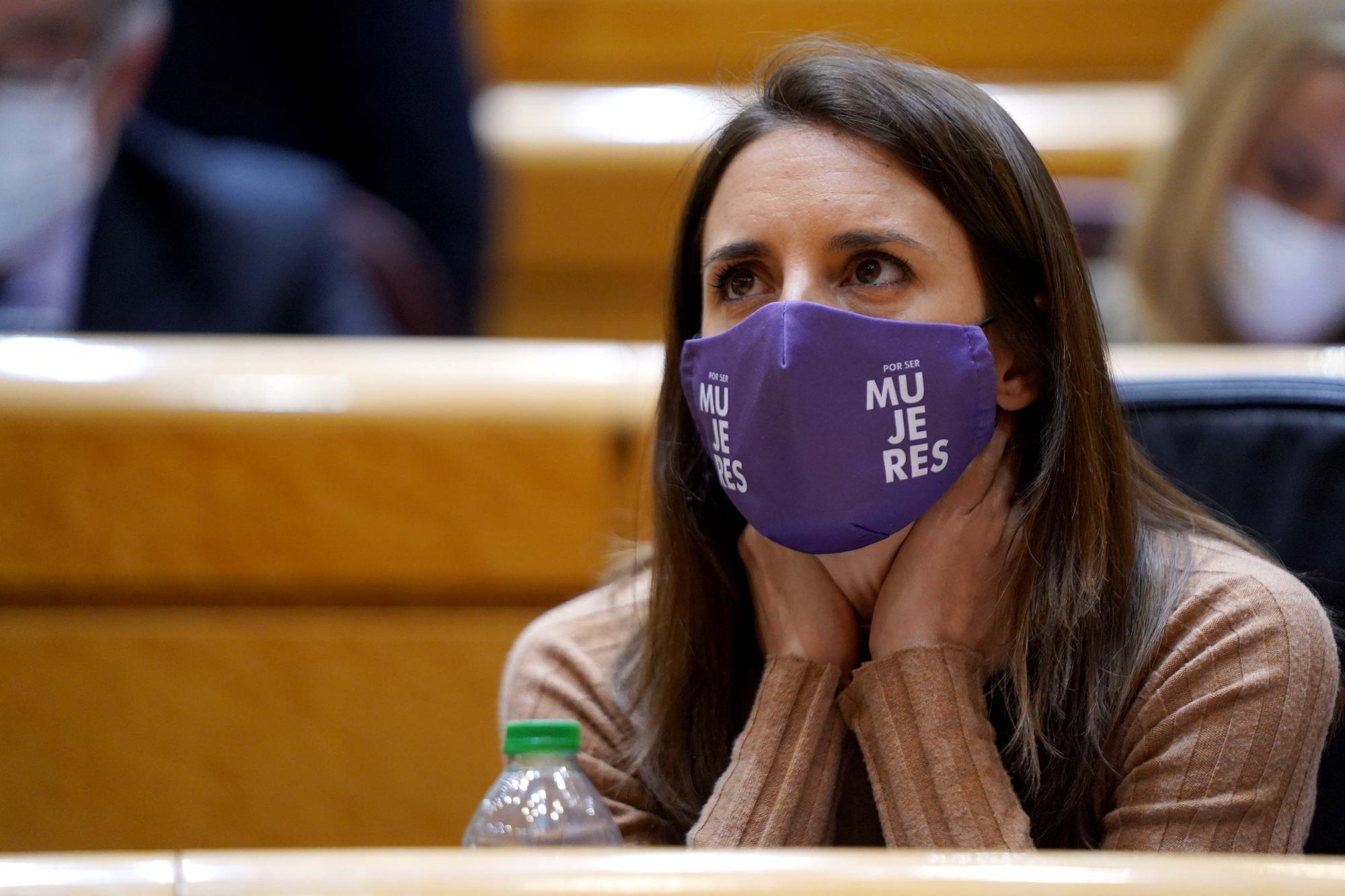 La ministra de Igualdad, Irene Montero, durante el pleno del Senado, en Madrid.