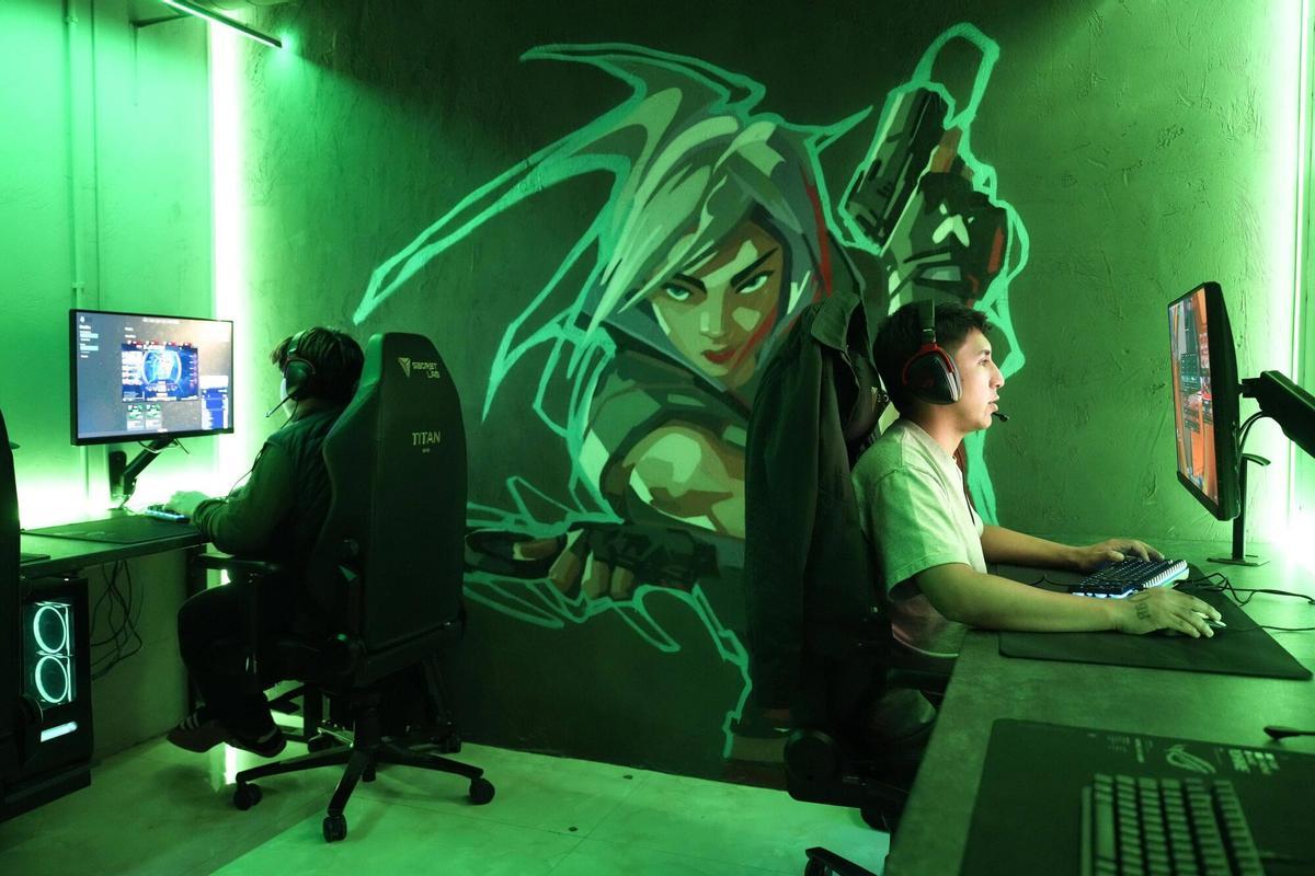 Barcelona 18/02/2026 MVP Gaming space , nuevo local gaming del Eixample. Gamer consola videojuego ordenador juegos valorant fortnite Fotografía de Ferran Nadeu