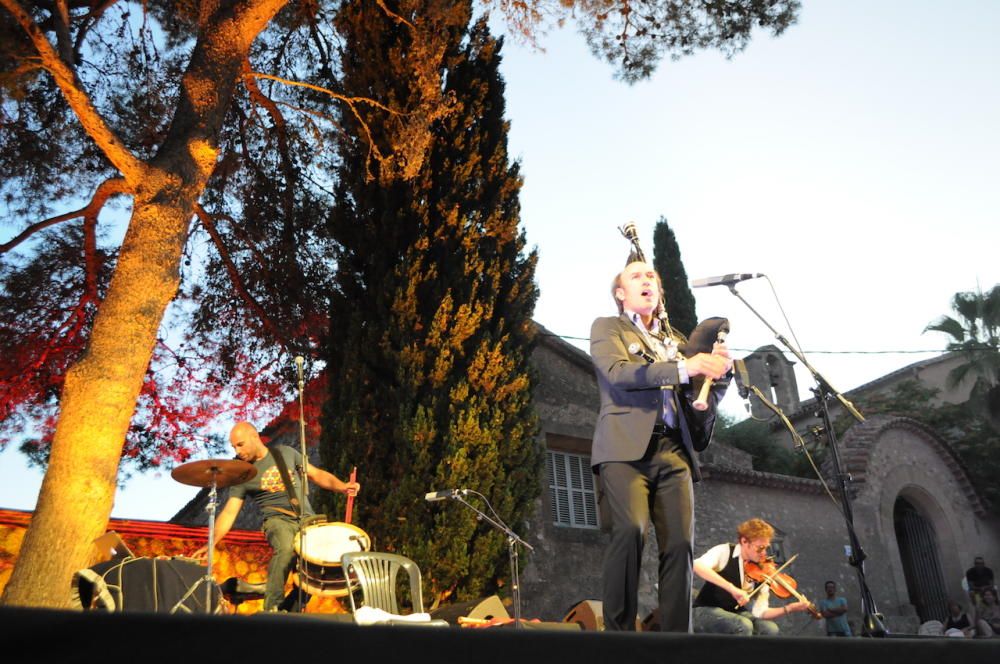 Carlos Núñez actúa con los Xeremiers de Sant Joan