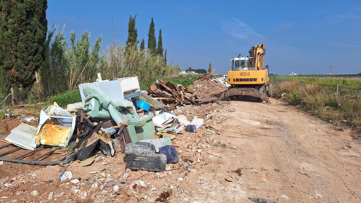 Fotogalería I Las imágenes del macrovertedero junto a la AP-7 en Vila-real