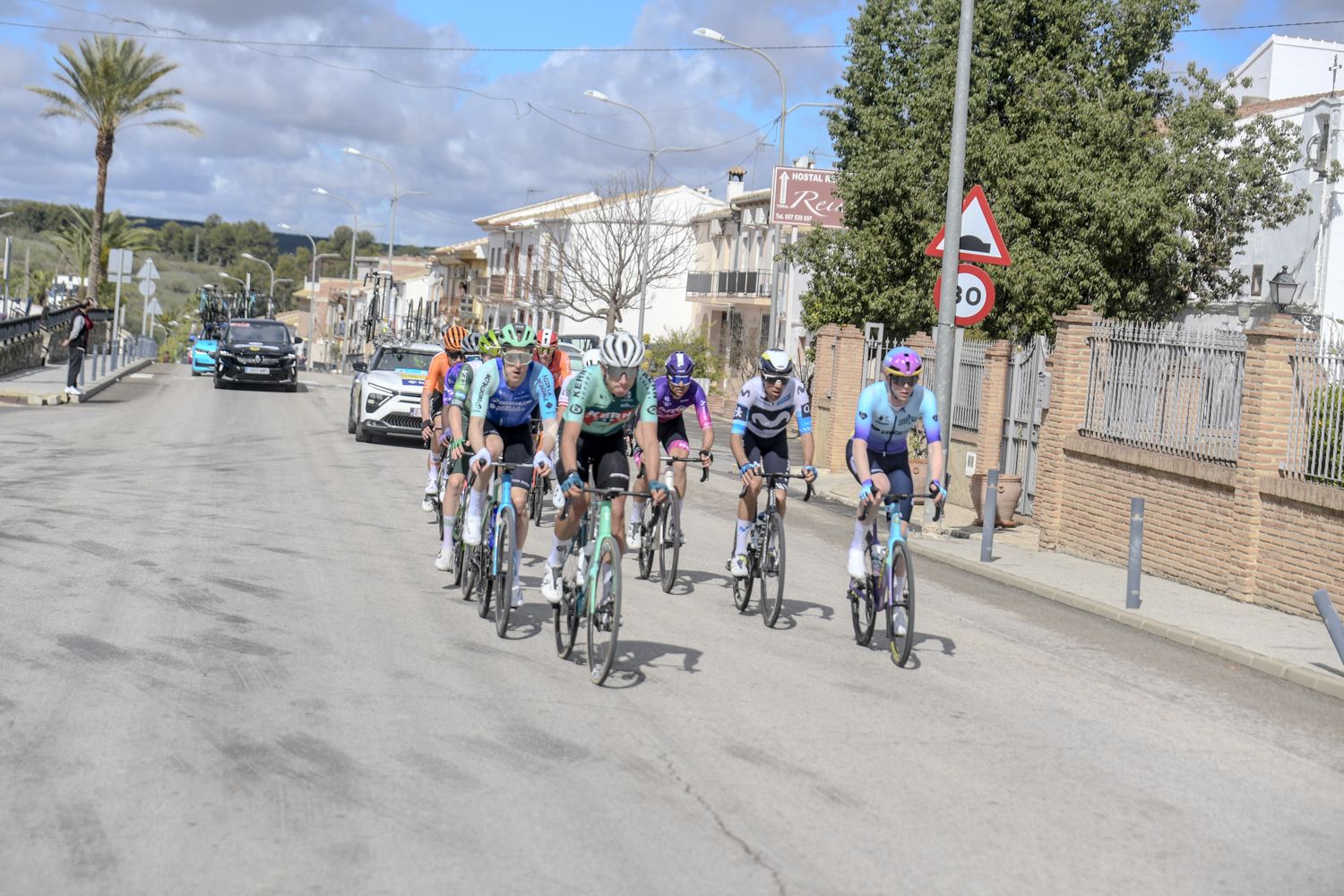 La salida de la etapa de Córdoba de la Vuelta a Andalucía en imágenes