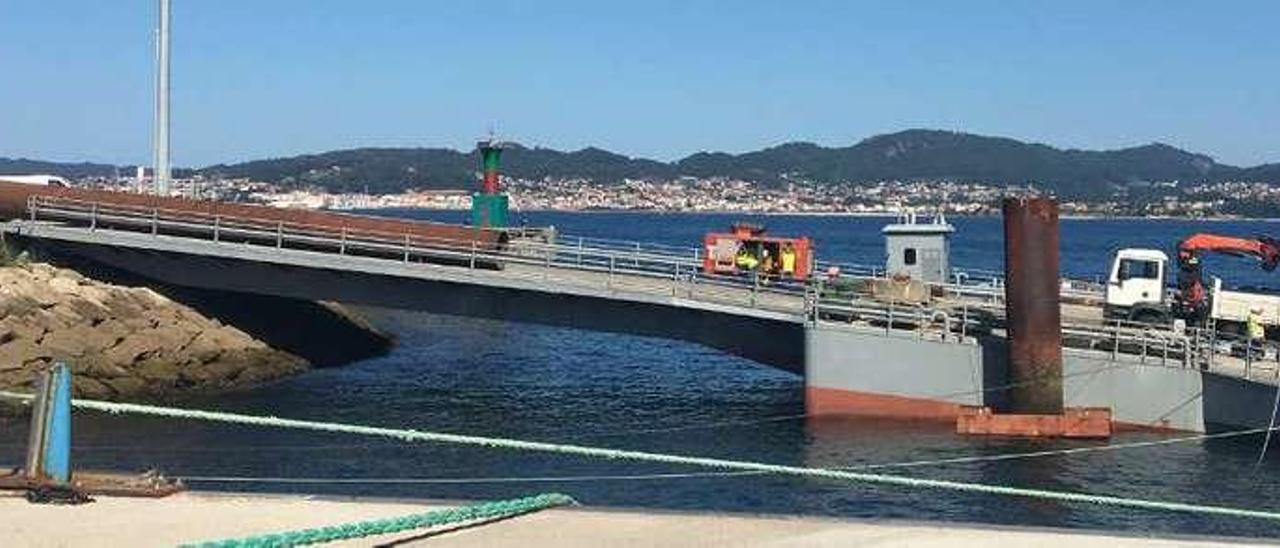 Camiones de la obra en la Rampa 7 de la terminal de Bouzas, reservada en exclusiva para la autopista del mar. // FdV