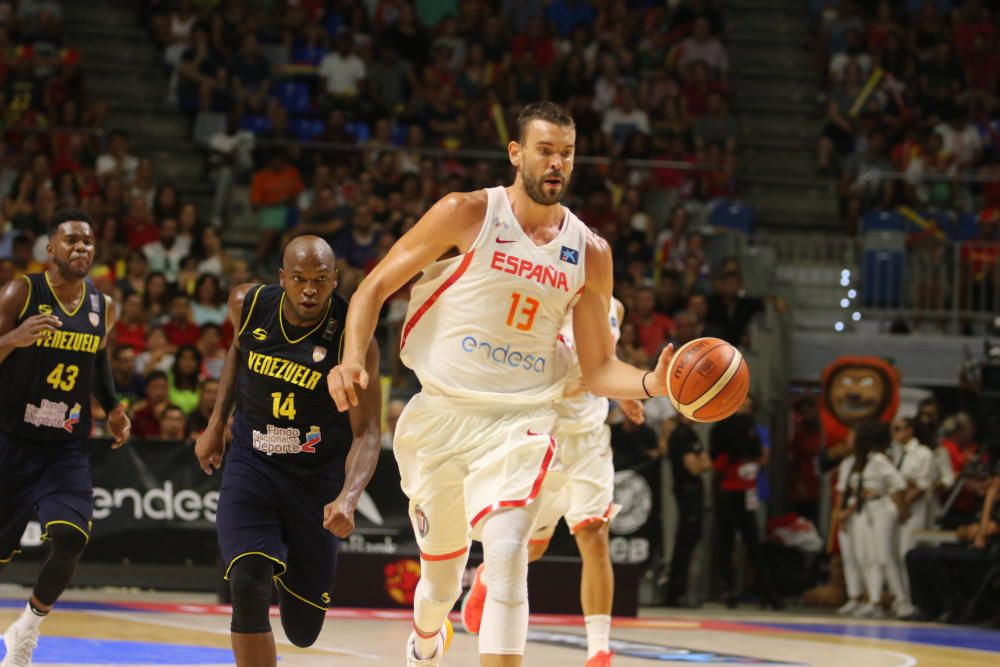 La selección vence a Venezuela en su último amistoso en España a nueve días del Eurobásket, con Pau y Marc campando a sus anchas y liderando al equipo de Scariolo en Málaga: 90-62