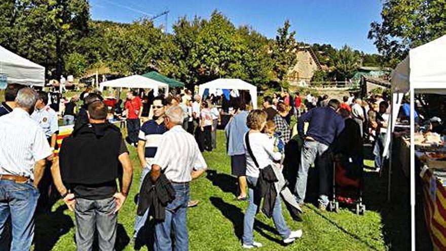 Ambient al parc dels Roures de Vallcebre durant el Mercat d&#039;Artesans de l&#039;any passat