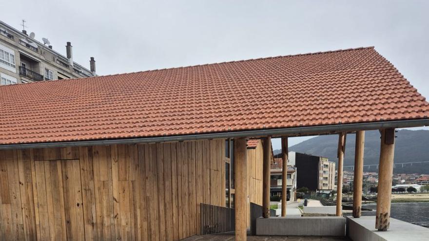 Cangas descarta carteles en Méndez Núñez para prohibir jugar al fútbol y el problema afecta también a los astilleros de Moaña