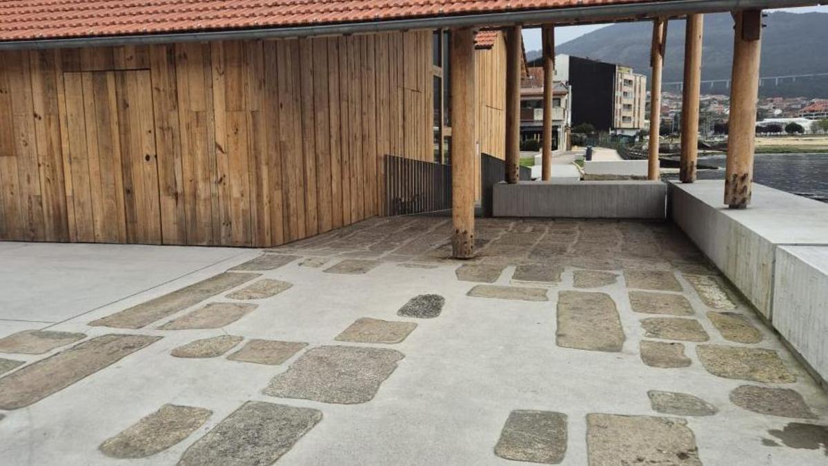 La explanada en la que se juega con el balón en Moaña.
