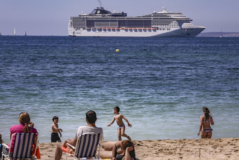 La Fiesta del Trabajo abarrota las playas de Palma