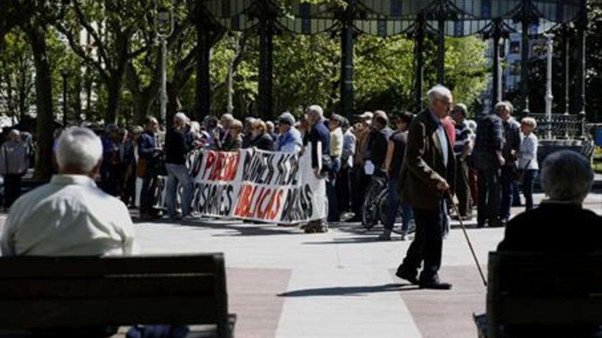 Jubilados en una protesta celebrada en San Sebastián en defensa de las pensiones, la semana pasada.