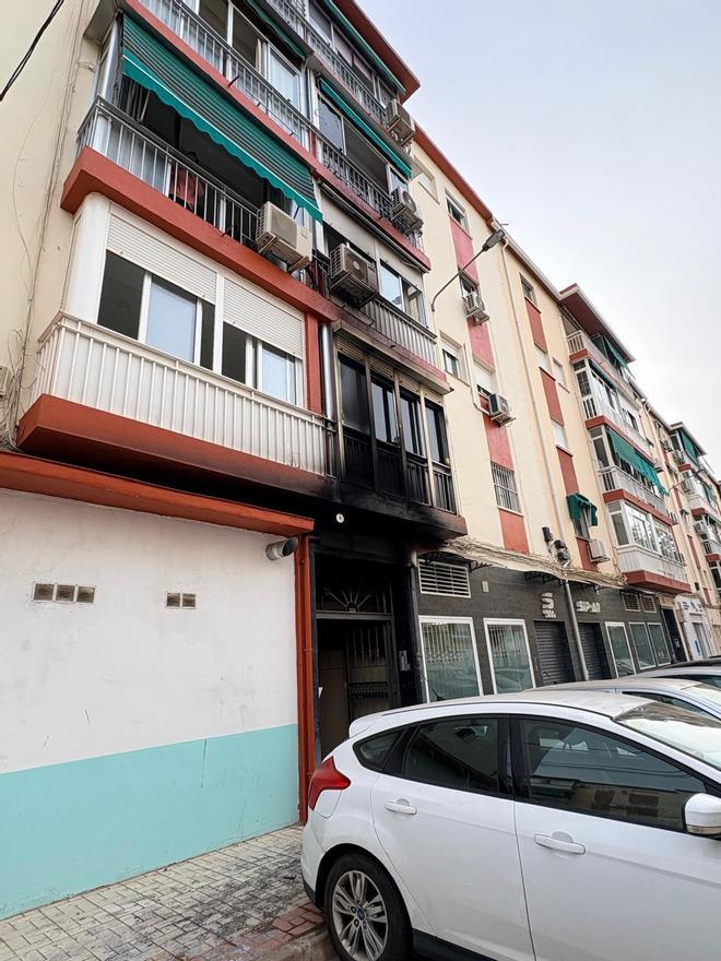 Un incendio obliga a desalojar un bloque en Los Tilos