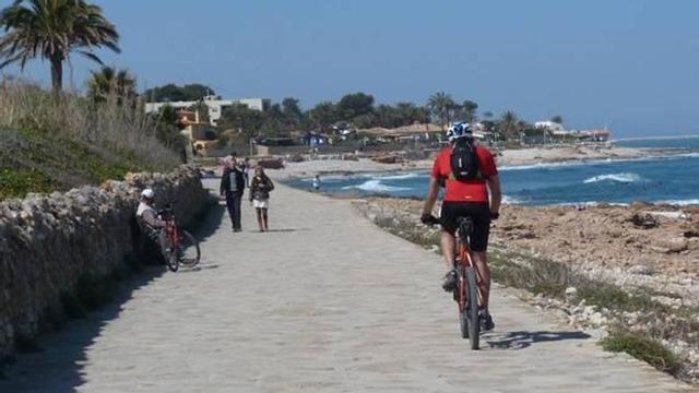 Los ciclistas que pedaleen por les Rotes de Dénia se enfrentan a una multa de 50 euros