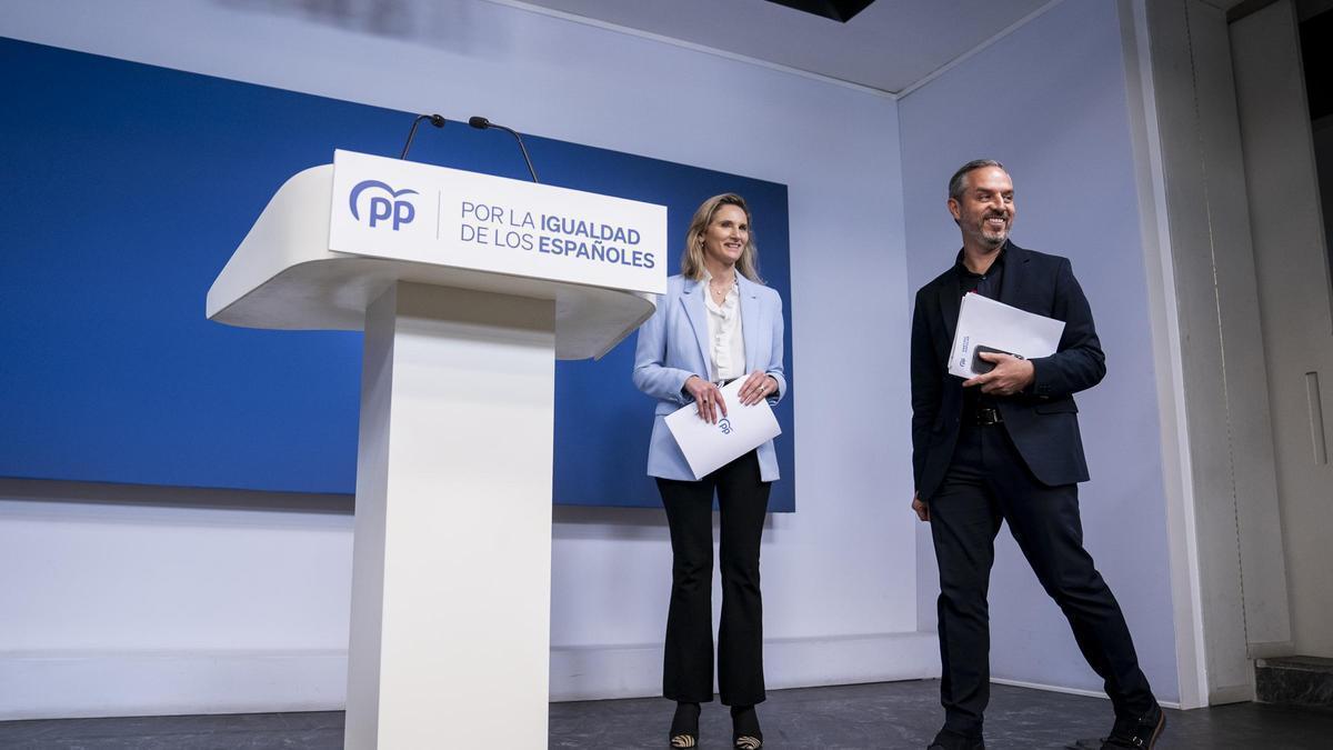 Los vicesecretarios de Economía y Energía del PP, Juan Bravo y Paloma Martín.