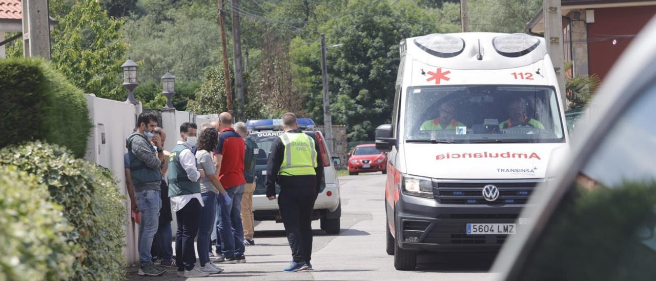 Un hombre ha fallecido y su esposa e hijos están graves por inhalación de gas en su vivienda de Asturias