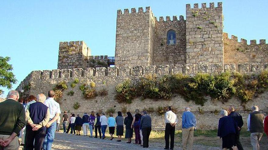 El Rosario de la Aurora será en la explanada del castillo