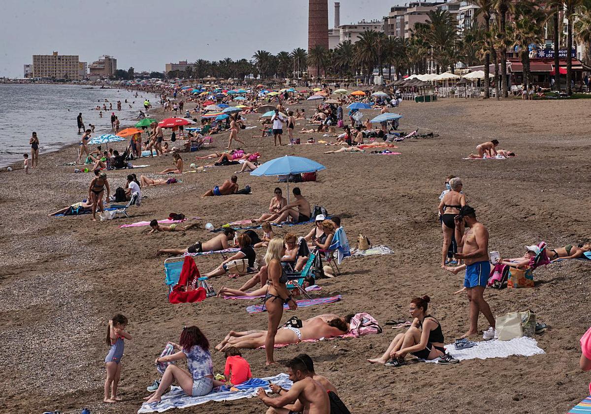 No habrá limitaciones horarias en las playas. Imagen de bañistas este sábado