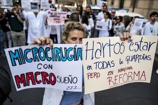 Las imágenes de la protesta de médicos en Cáceres