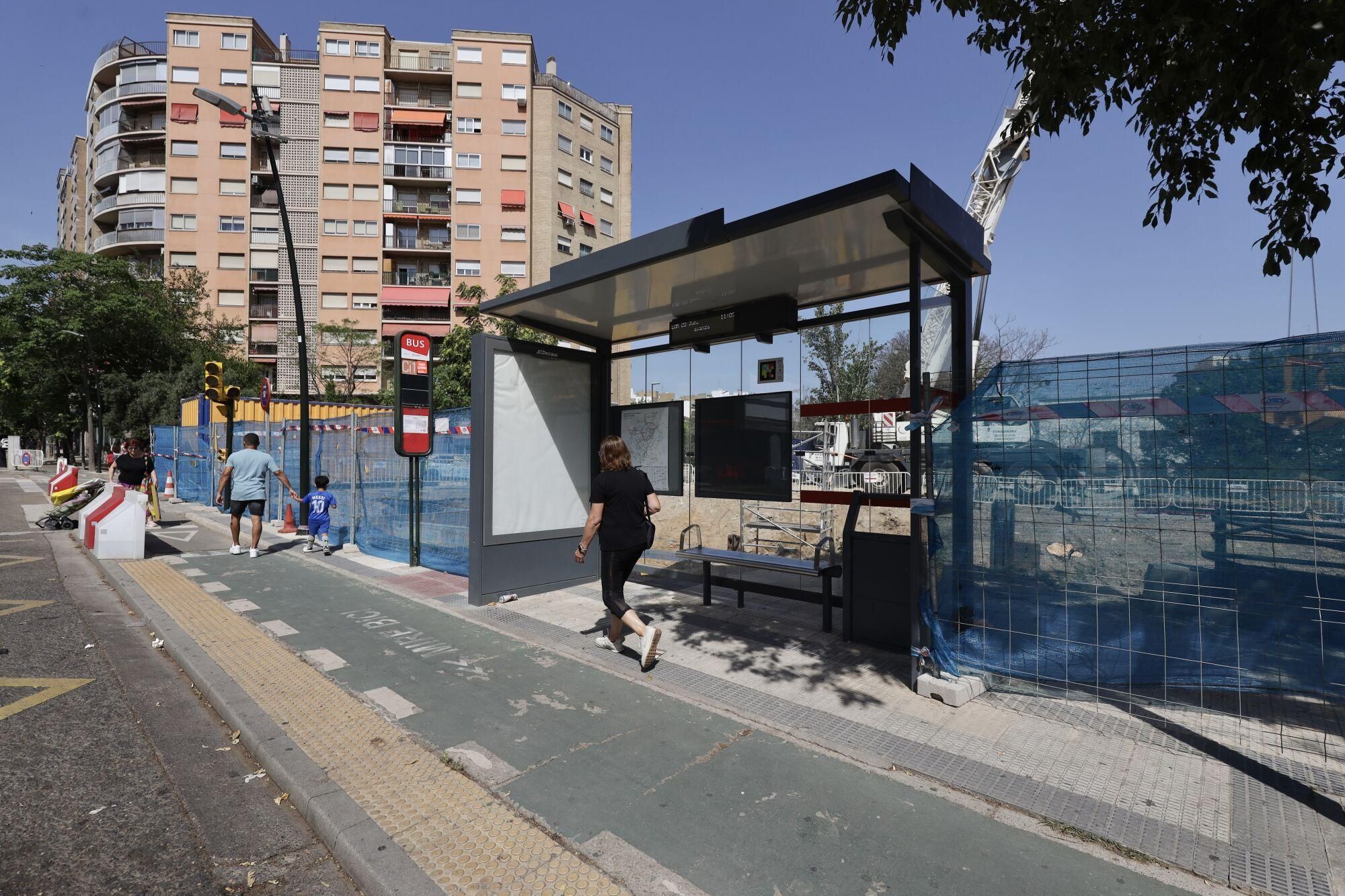 En imágenes | Las obras en el Huerva provocan cortes en el tráfico en Camino Las Torres
