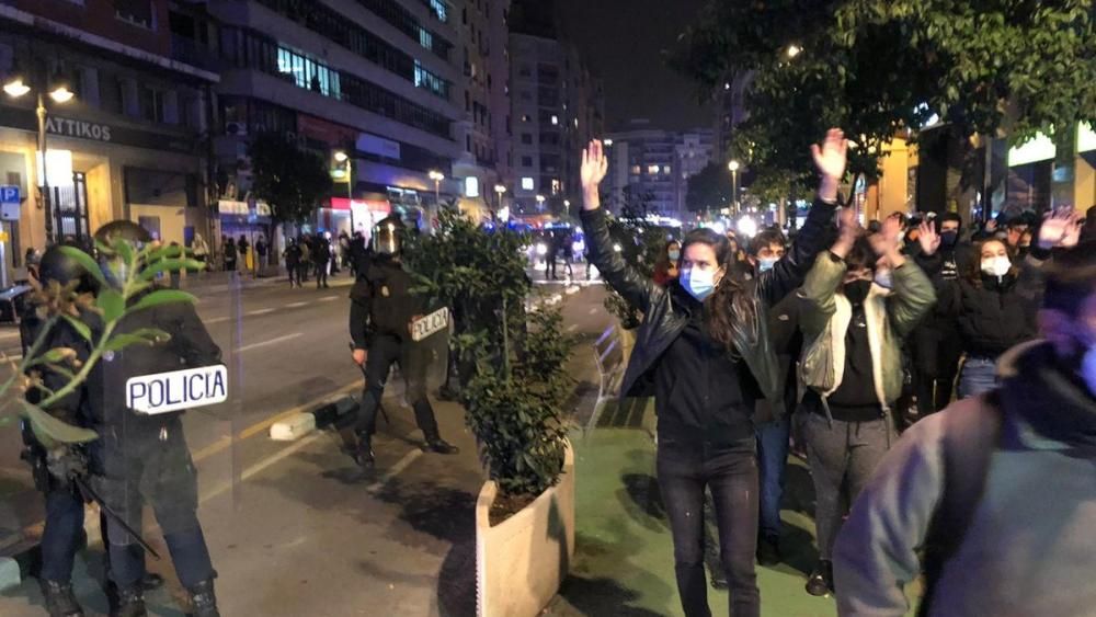 Cargas policiales y mucha tensión en Valencia por