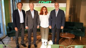 De izquierda a derecha, Gerard Tsobanian, presidente del Acciona Open de España; Jorge Sagardoy, director gerente de la federación de Golf, y Joaquín Mollinedo, director general de Comunicación de Acciona, junto a la moderadora Atala Martín.