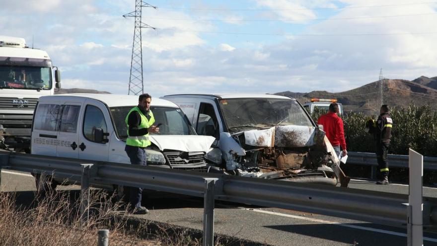 Dos accidentes a la altura de Puerto Lumbreras dejan un muerto y 13 heridos  - La Opinión de Murcia