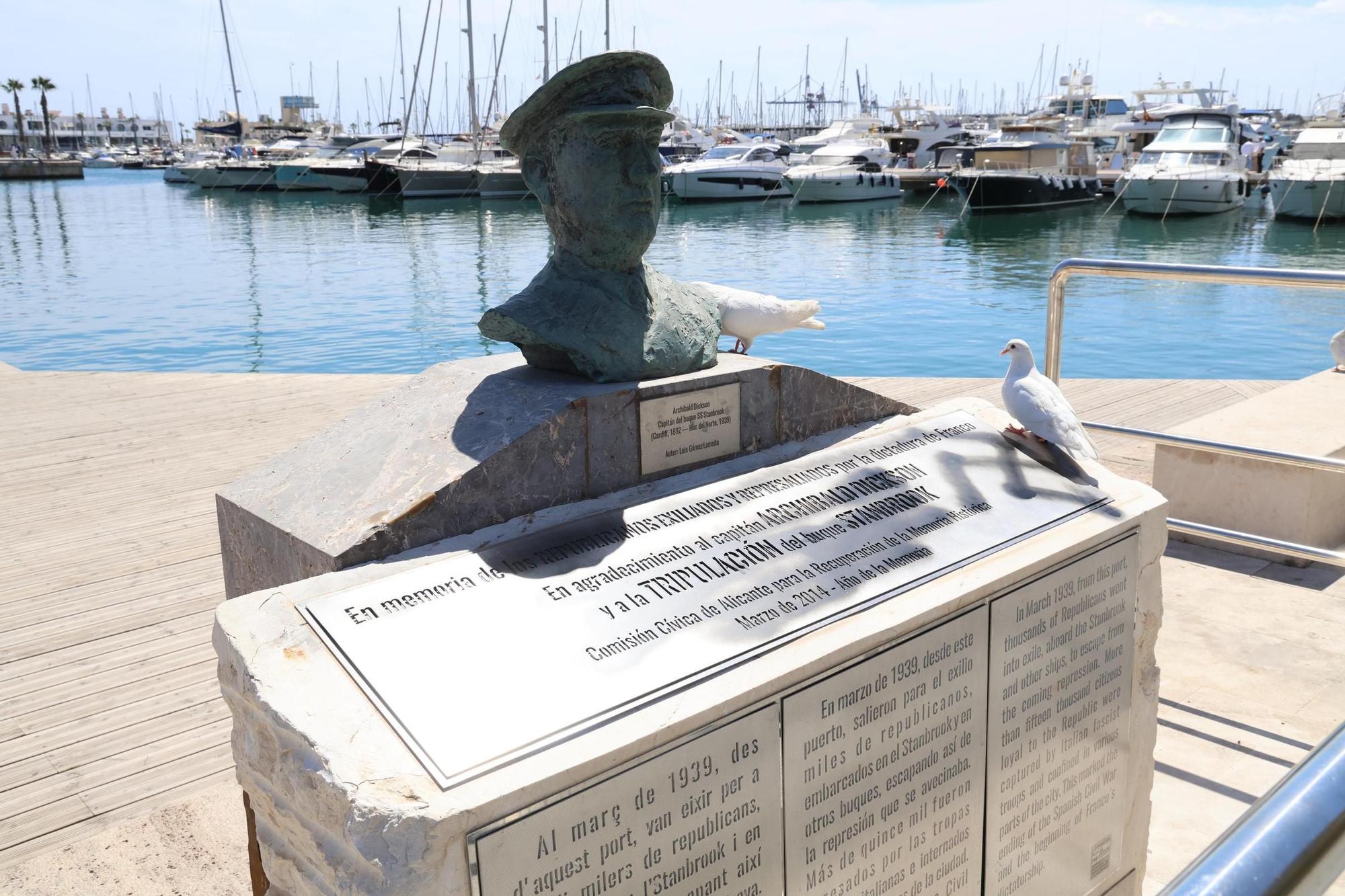 Pintan una esvástica nazi en el busto del capitán del Stanbrook