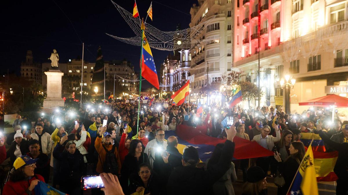 Miembros de la comunidad venezolana en València, durante una manifestación en enero.