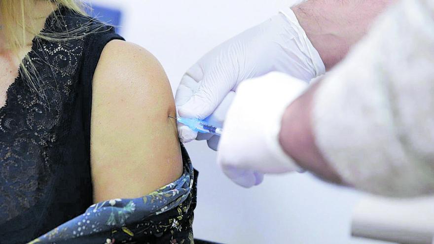 La caducidad de las vacunas dificulta su aplicación a los grandes dependientes