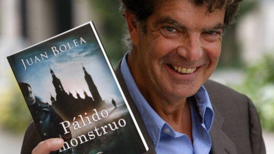 Juan Bolea: &quot;Un político me preguntó que cuál es el alma de Zaragoza; es esta novela&quot;