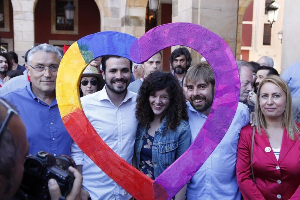 Alberto Garzón en un mitin de Unidos Podemos en la Plaza Mayor de Gijón