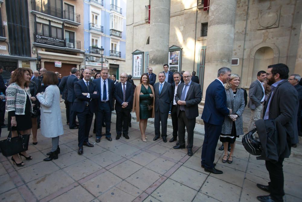 La Generalitat en pleno celebra en Alicante las cuatro décadas de la Carta Magna con un acto institucional en el Teatro Principal que llega en medio de los ataques al modelo territorial y de la alerta ultra.